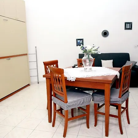 Apartment Mali *